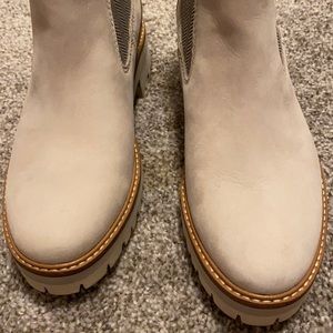 NEVER WORN COURMAYEUR VALLEY CHELSEA BOOTS